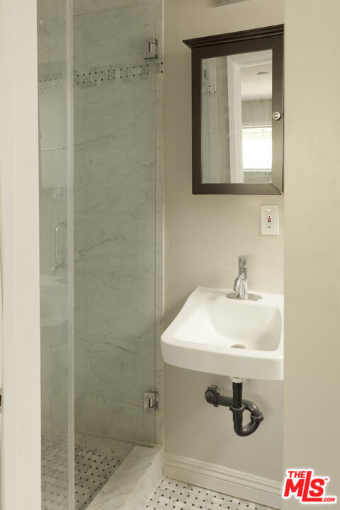 925 N Curson Ave Unit: 1