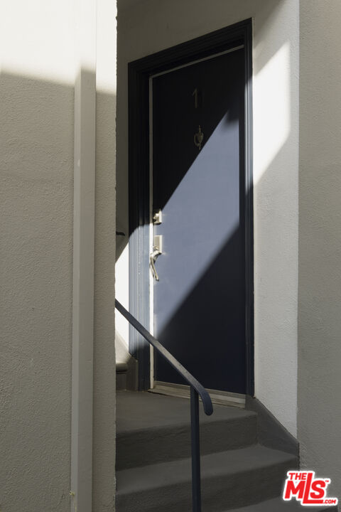 925 N Curson Ave Unit: 1