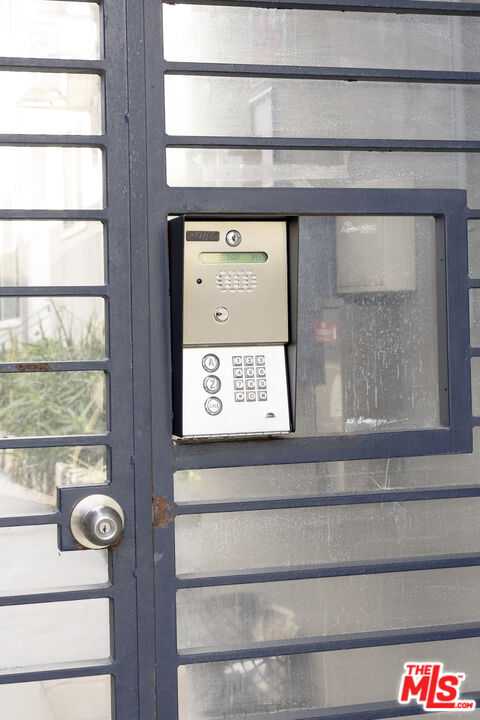 925 N Curson Ave Unit: 1