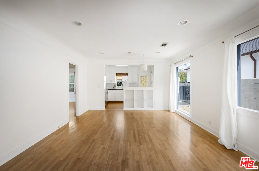 3659 Glenfeliz Blvd