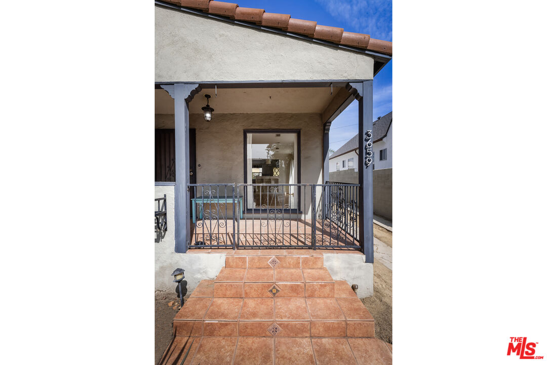 3659 Glenfeliz Blvd