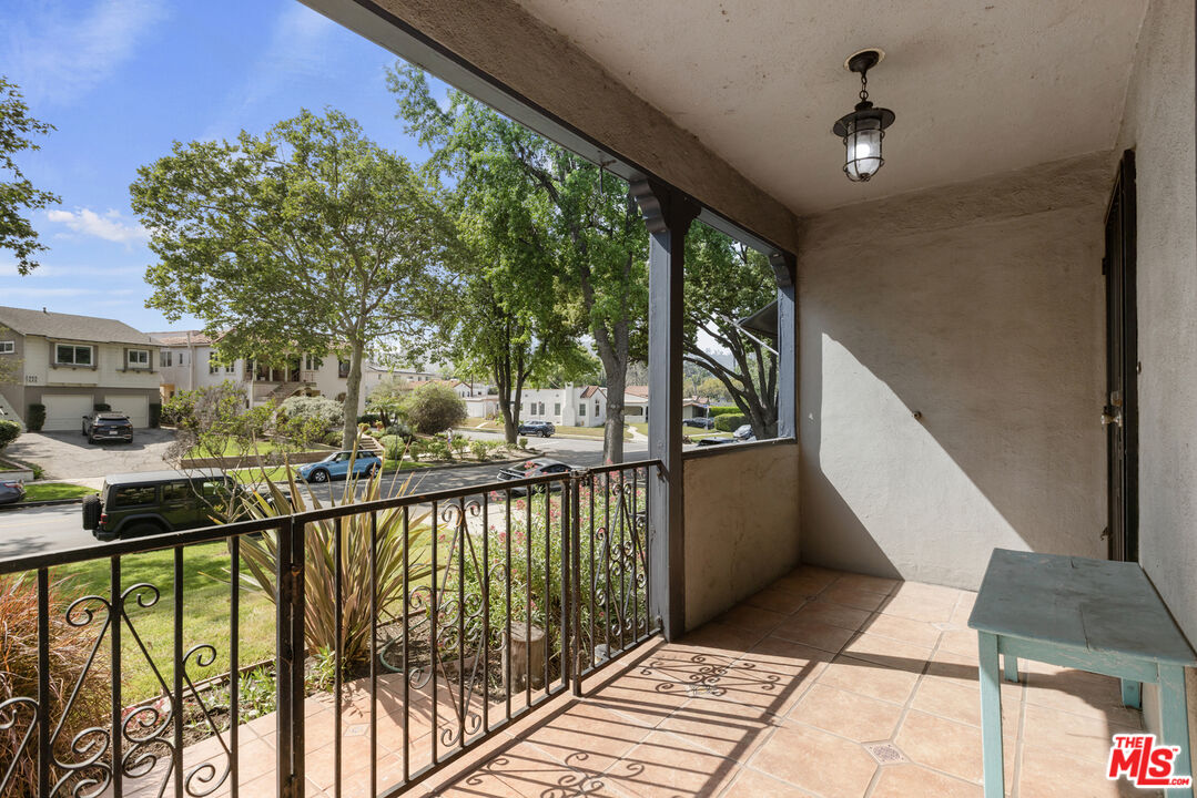 3659 Glenfeliz Blvd