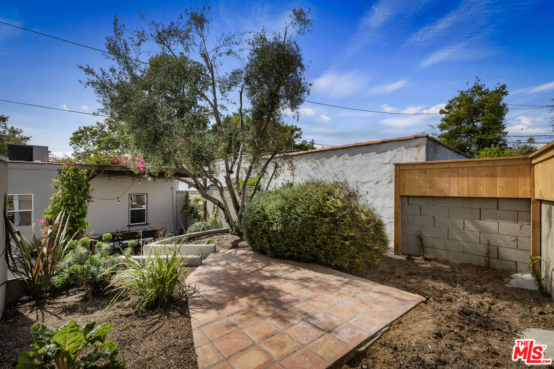 3659 Glenfeliz Blvd