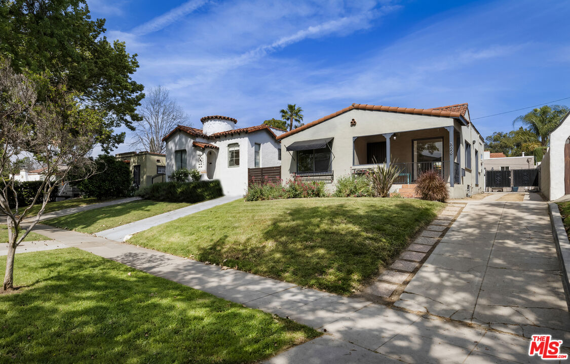 3659 Glenfeliz Blvd