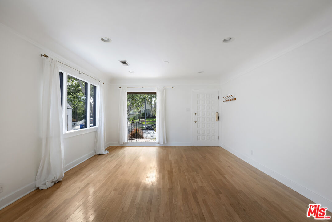 3659 Glenfeliz Blvd