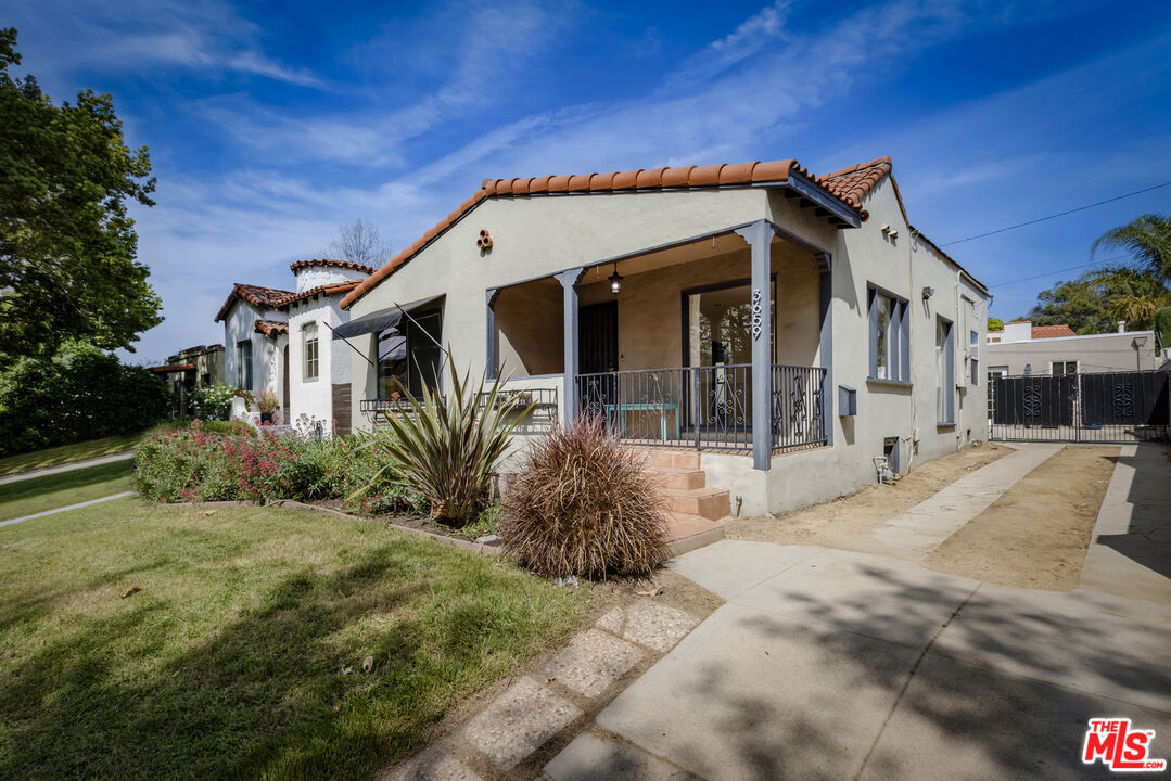 3659 Glenfeliz Blvd
