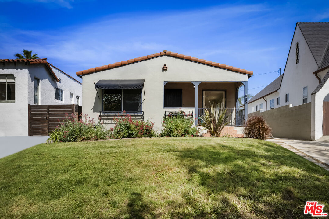 3659 Glenfeliz Blvd