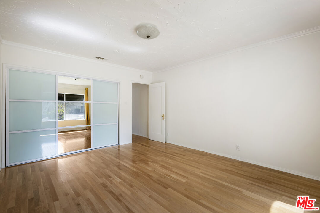 3659 Glenfeliz Blvd