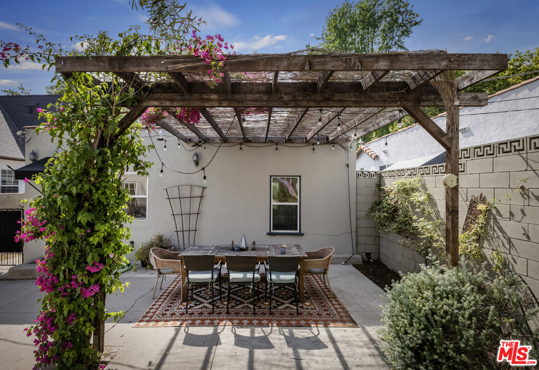 3659 Glenfeliz Blvd