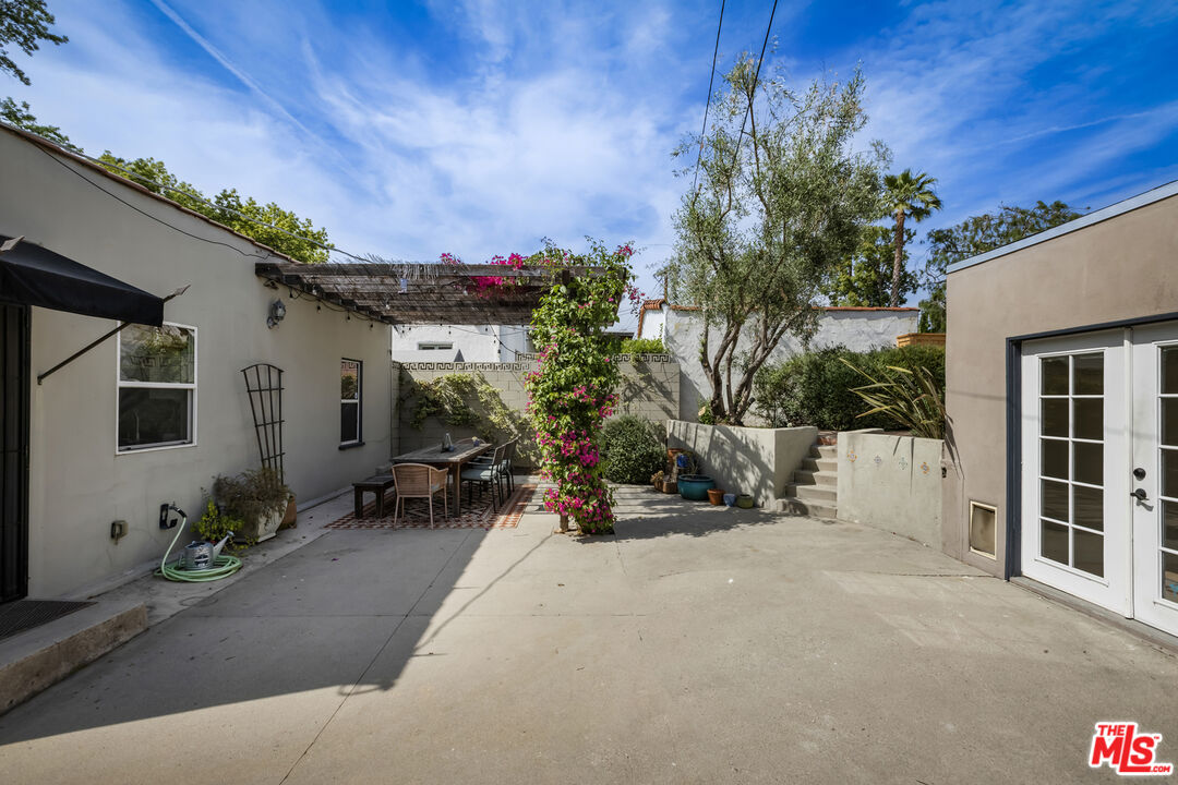 3659 Glenfeliz Blvd
