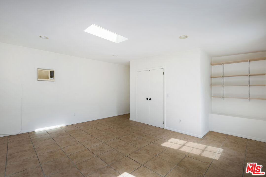 3659 Glenfeliz Blvd