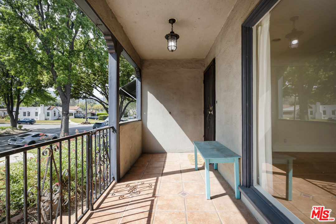 3659 Glenfeliz Blvd
