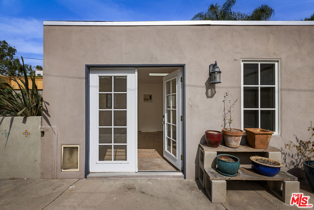 3659 Glenfeliz Blvd