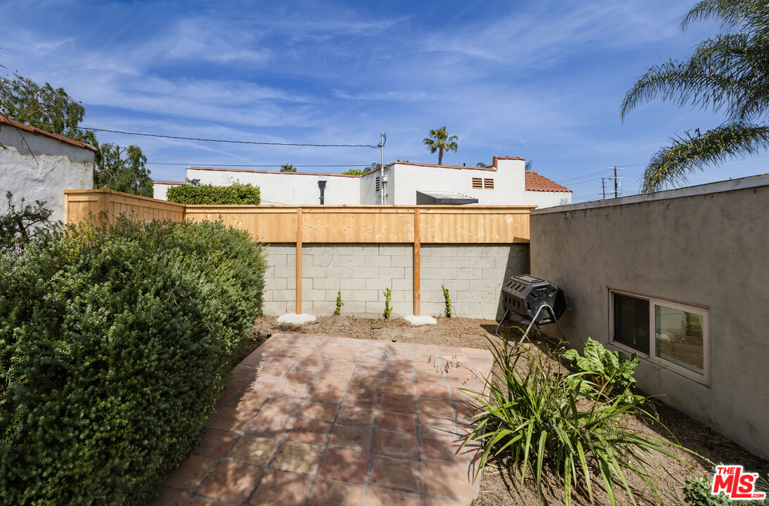 3659 Glenfeliz Blvd