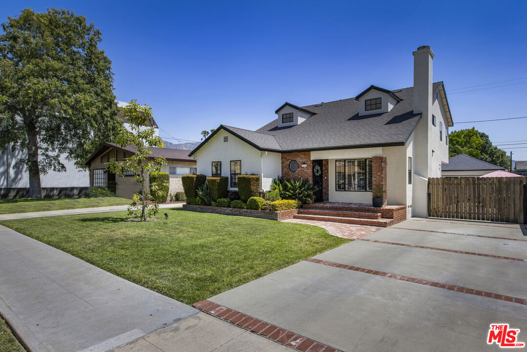 1132 N Reese Pl