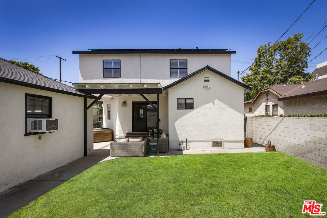 1132 N Reese Pl