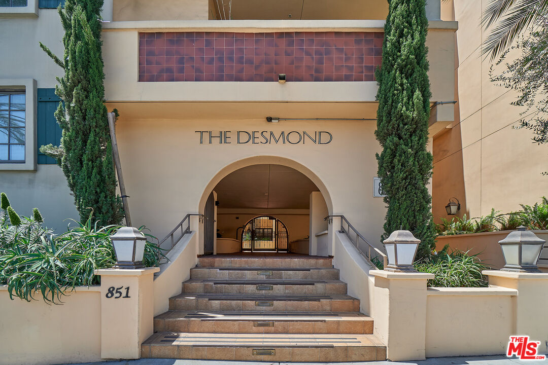 851 N San Vicente Blvd Unit: 102