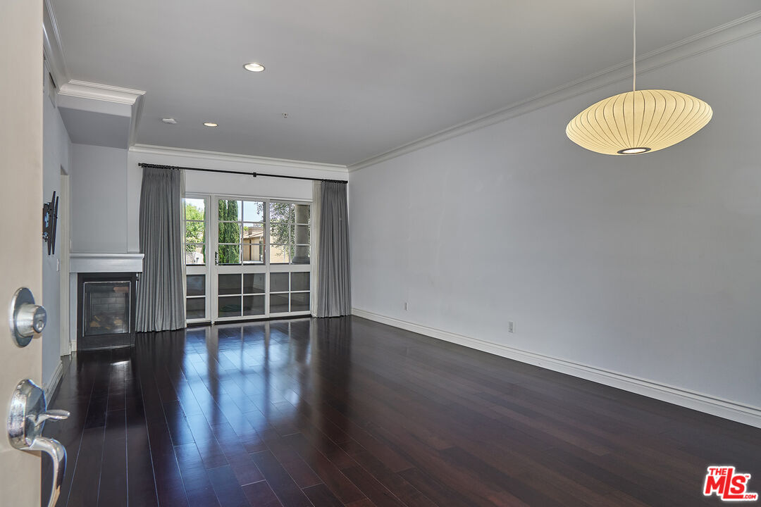 851 N San Vicente Blvd Unit: 102
