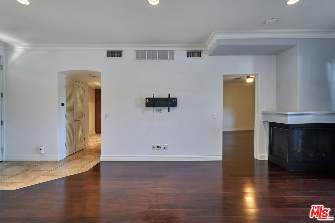 851 N San Vicente Blvd Unit: 102