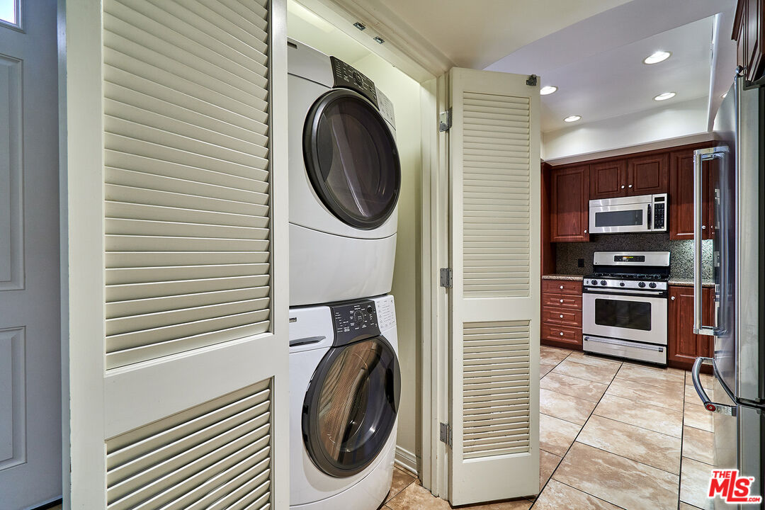851 N San Vicente Blvd Unit: 102