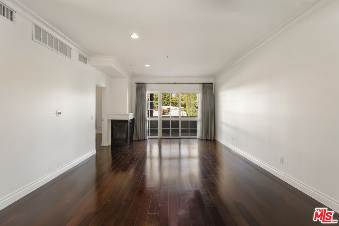 851 N San Vicente Blvd Unit: 102