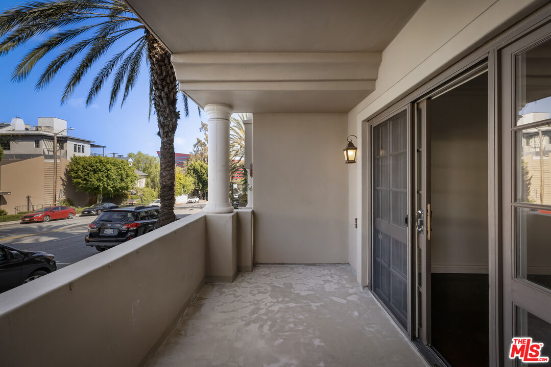 851 N San Vicente Blvd Unit: 102