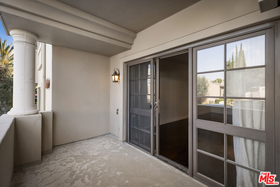 851 N San Vicente Blvd Unit: 102