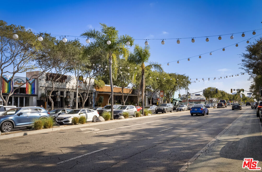 851 N San Vicente Blvd Unit: 102