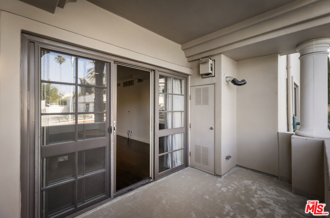 851 N San Vicente Blvd Unit: 102