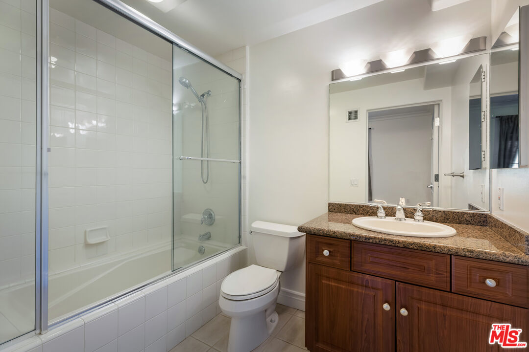 851 N San Vicente Blvd Unit: 102