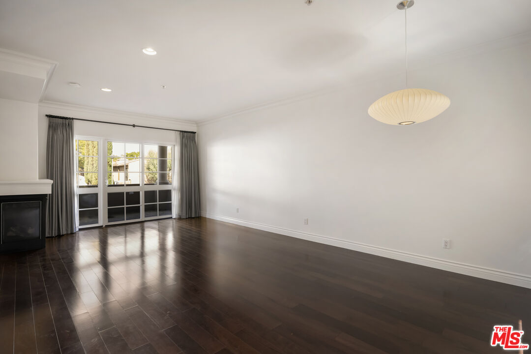 851 N San Vicente Blvd Unit: 102