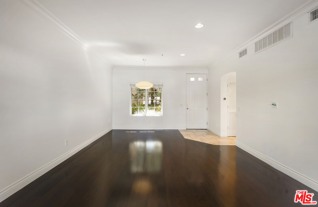 851 N San Vicente Blvd Unit: 102