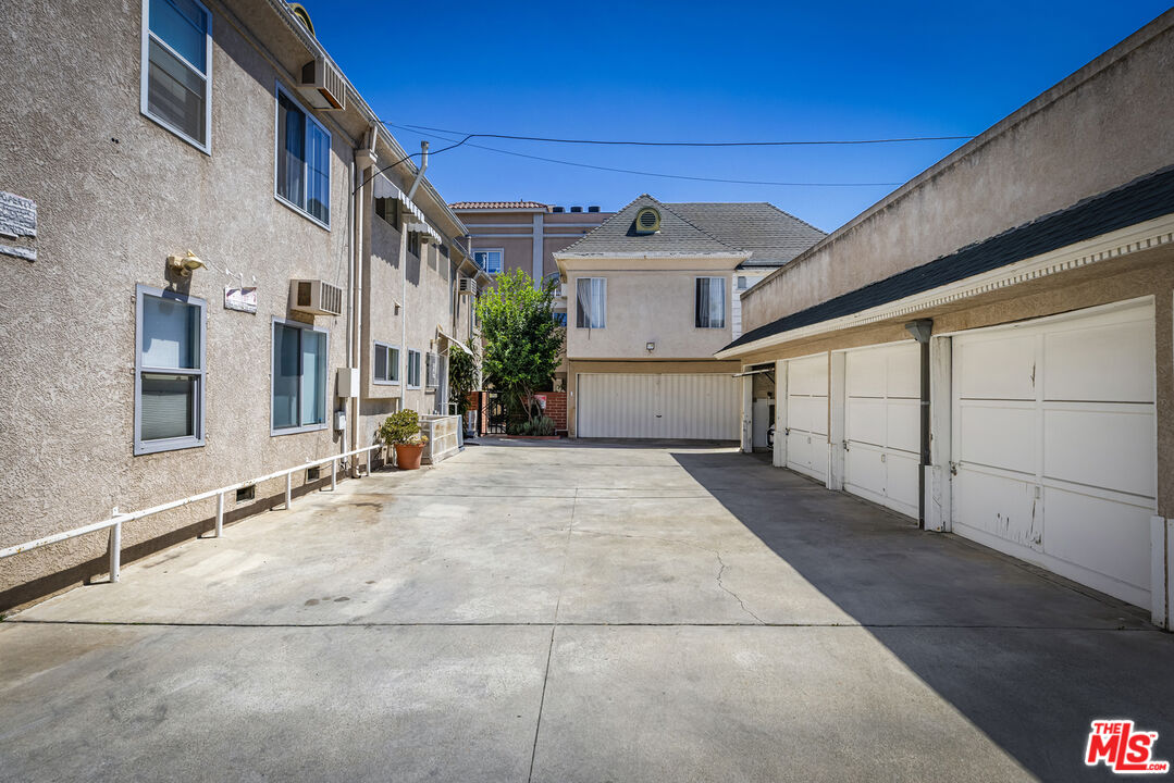 1143 S Westmoreland Ave Unit: 5