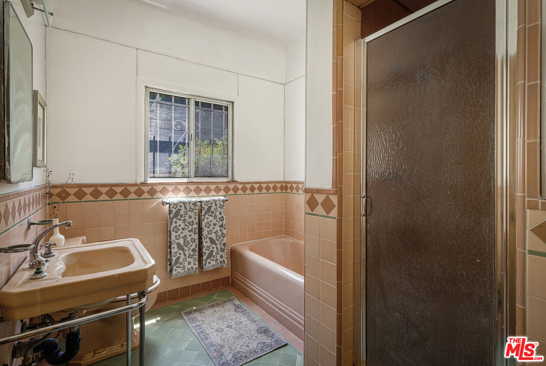 1143 S Westmoreland Ave Unit: 5