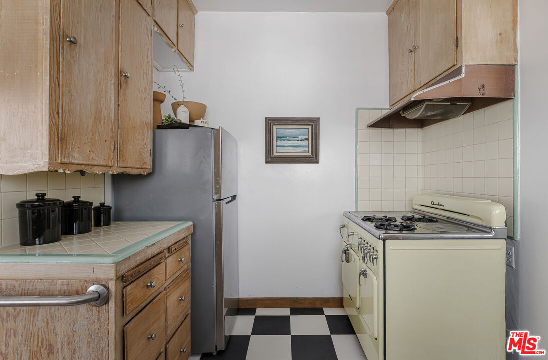 1143 S Westmoreland Ave Unit: 5