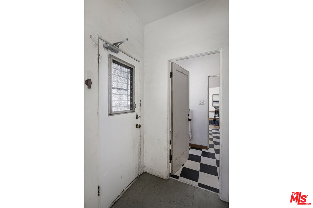 1143 S Westmoreland Ave Unit: 5