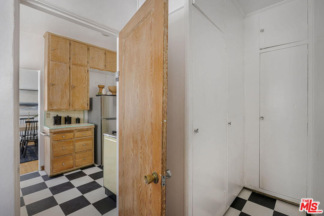 1143 S Westmoreland Ave Unit: 5