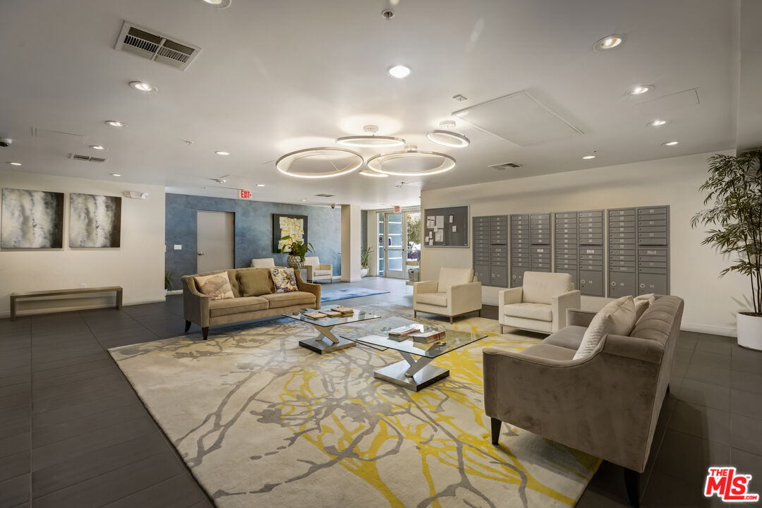 436 S VIRGIL AVE Unit: PH10