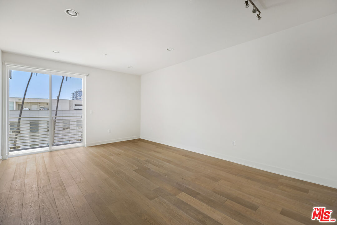 436 S VIRGIL AVE Unit: PH10