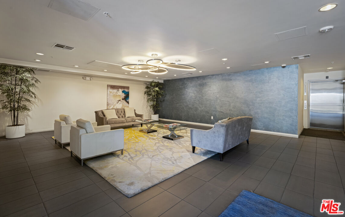 436 S VIRGIL AVE Unit: PH10