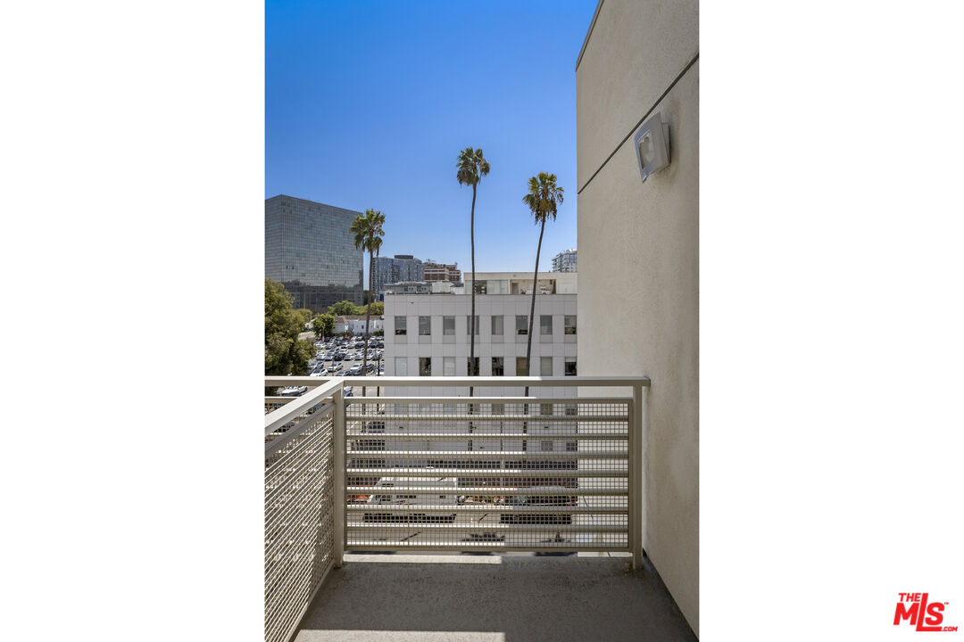 436 S VIRGIL AVE Unit: PH10
