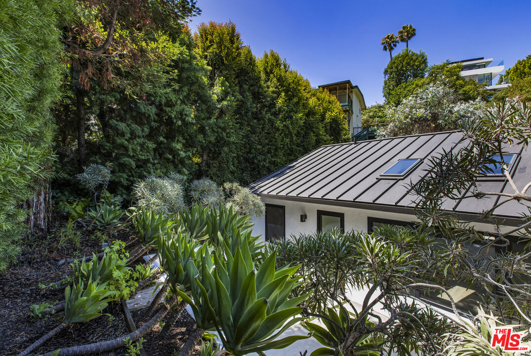 2425 Rinconia Dr
