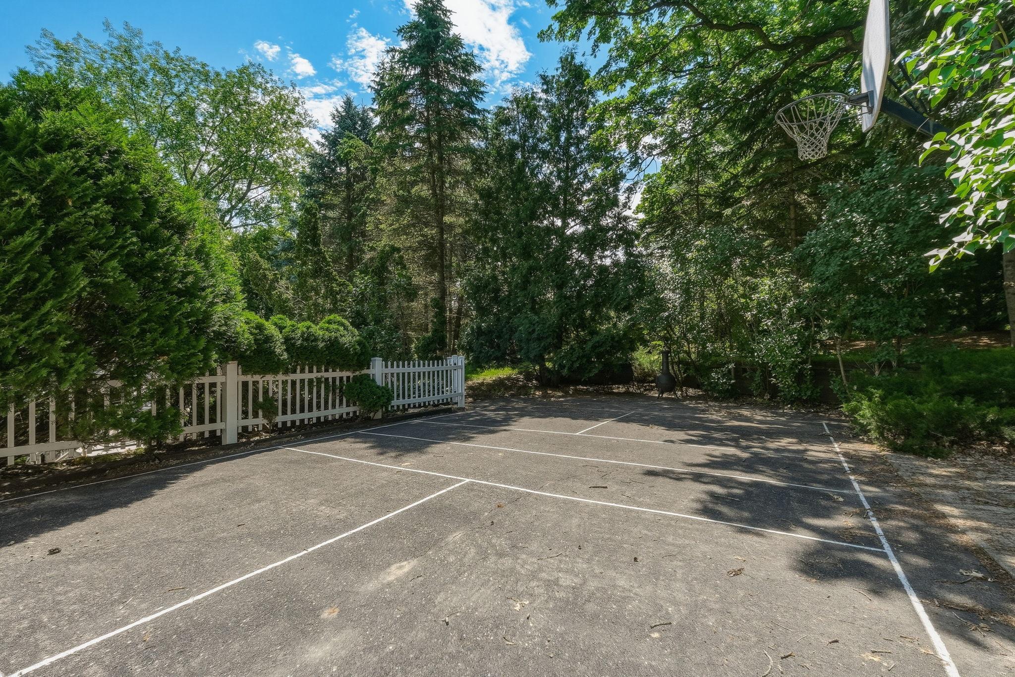 1364 Chatterton Court
