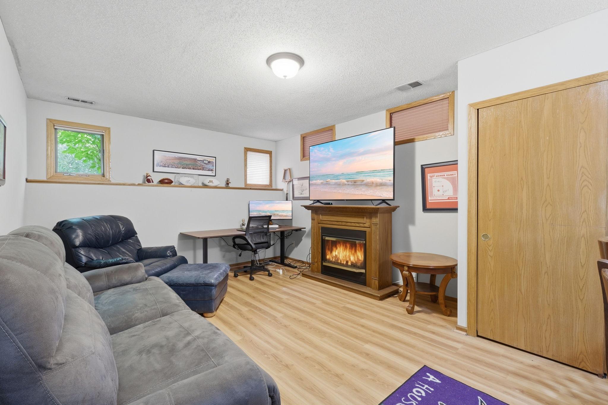 1364 Chatterton Court