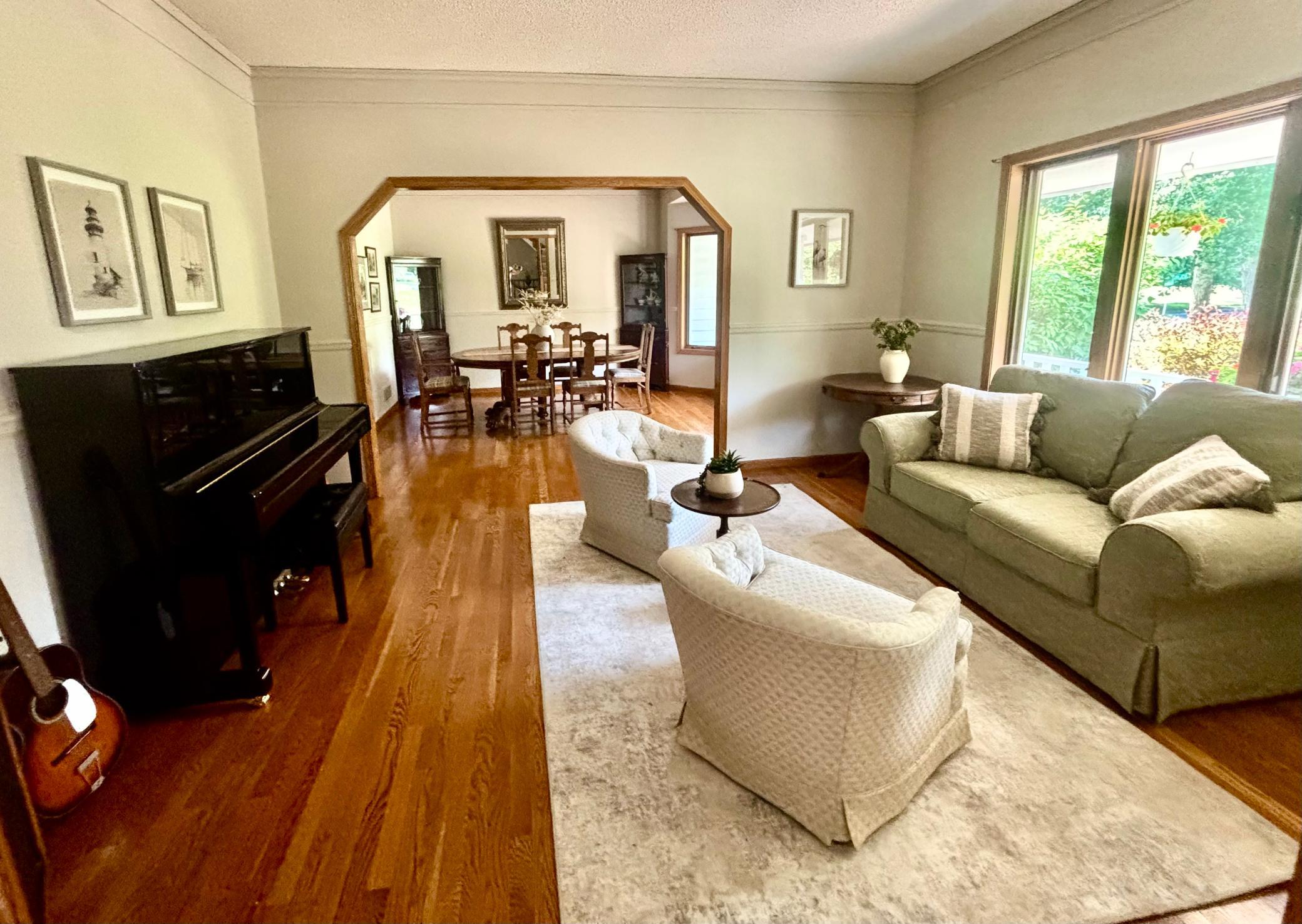 1364 Chatterton Court