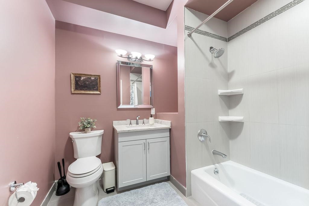 302 PALISADE AVE Unit: 203