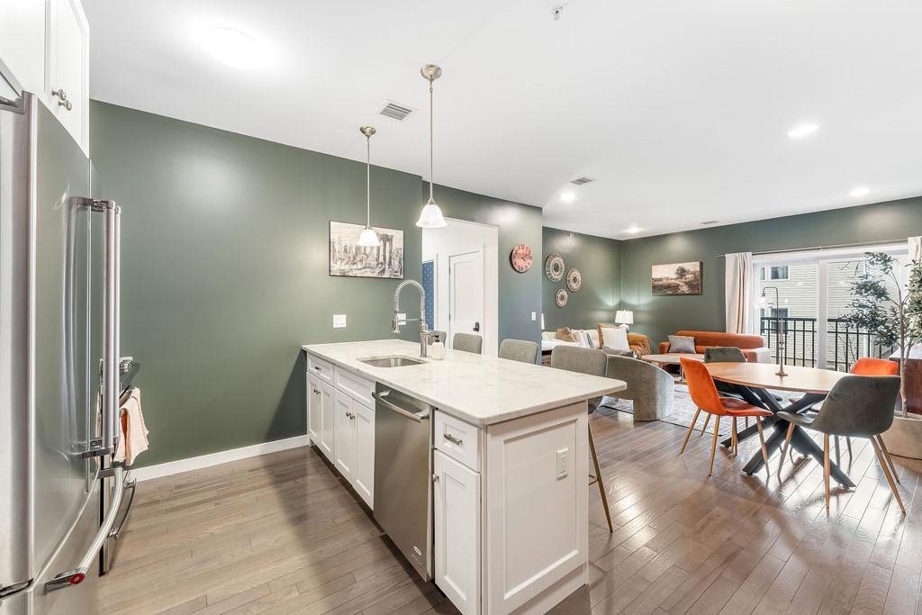 302 PALISADE AVE Unit: 203