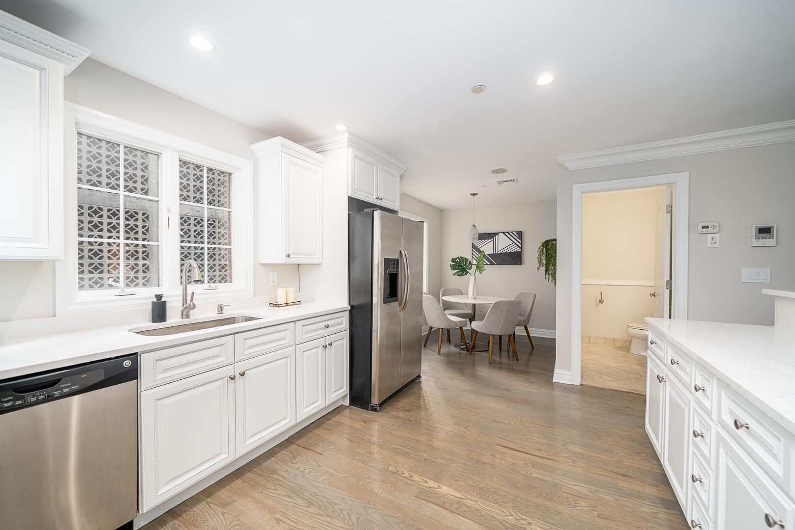 9033 WALL ST Unit: 6