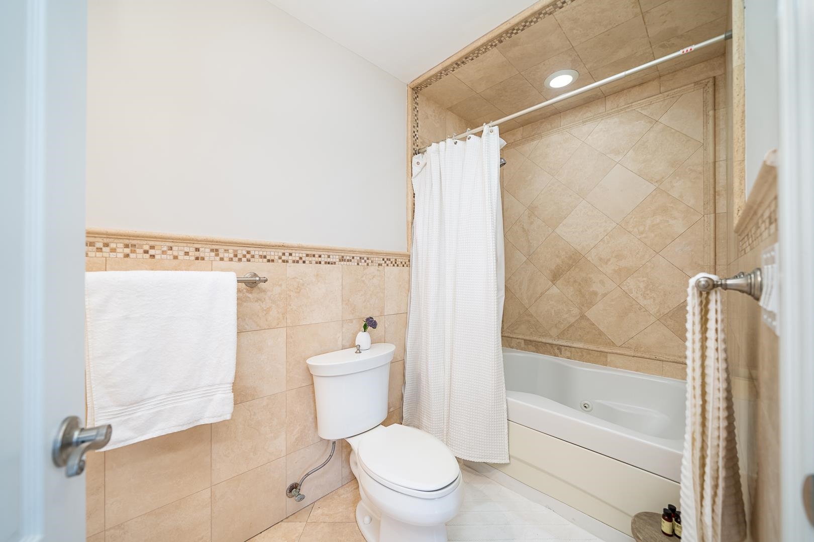 9033 WALL ST Unit: 6