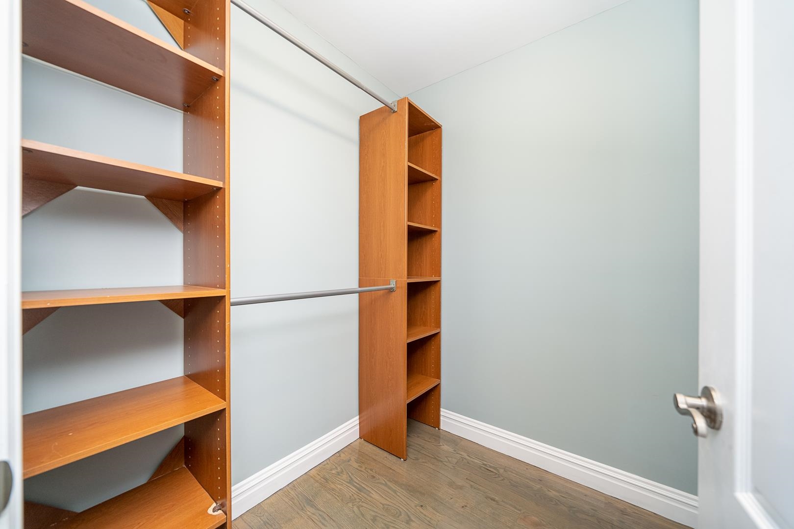 9033 WALL ST Unit: 6